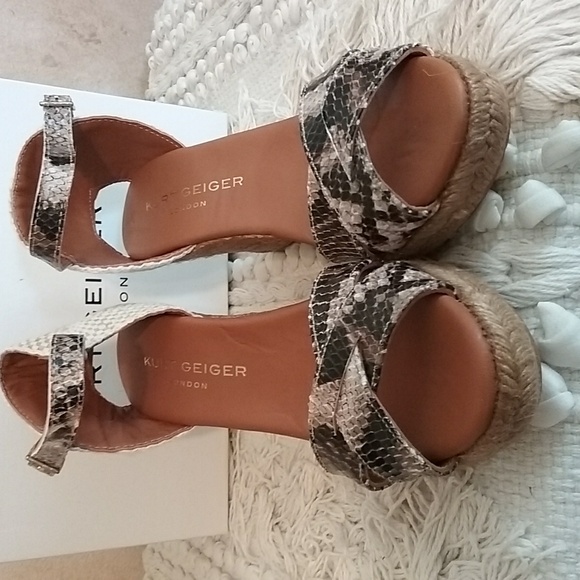 Kurt Geiger NIB Snakeprint Wedges 7.5 - Picture 2 of 10